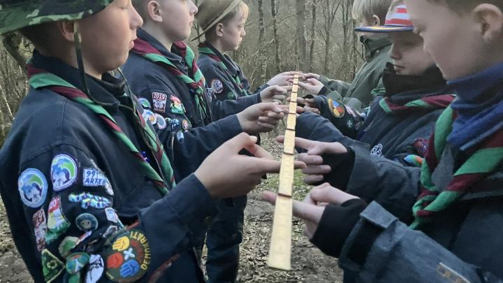 Spejdere med tommestok